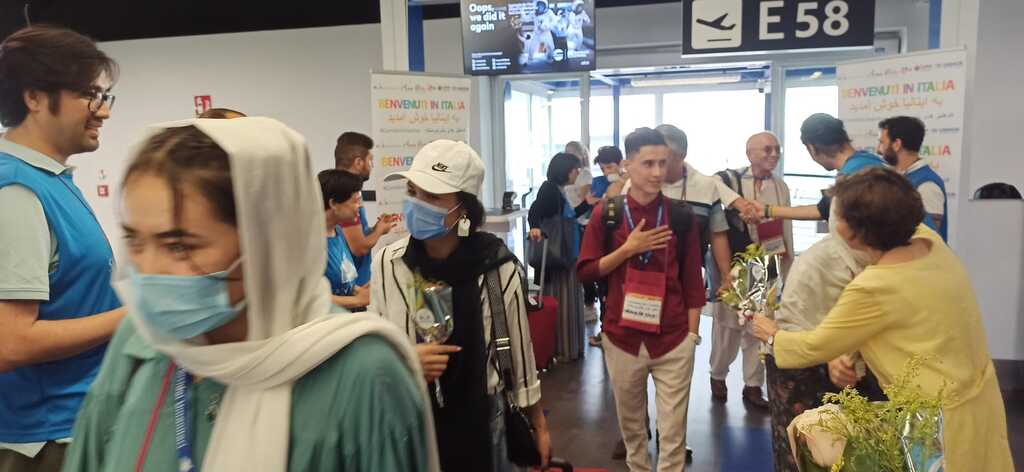 Un gruppo di profughi dall'Afghanistan arrivati questa mattina, 20 luglio, con i Corridoi Umanitari